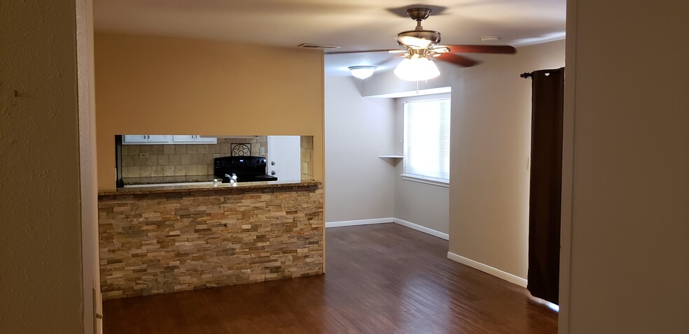 Dining room and breakfast nook area. - 4103 Willow Green Drive