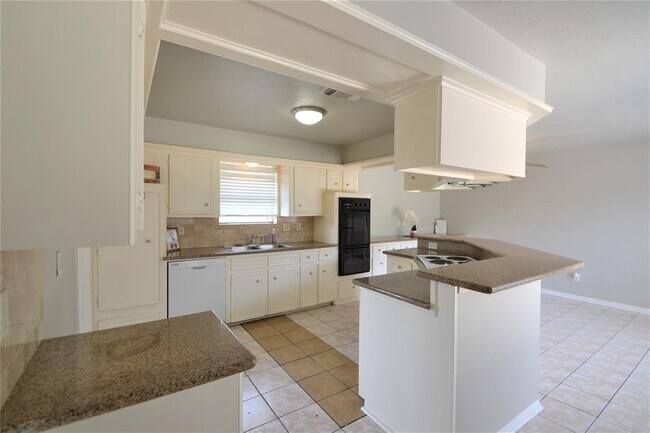 Building Photo - 15927 Tumbling Rapids Dr