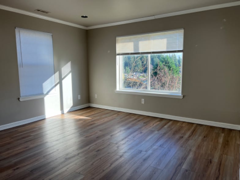 Building Photo - 12 Lake Louise Dr SW