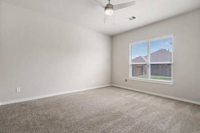 Building Photo - 14261 Lake Lodge Dr