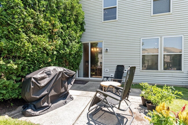 Building Photo - 3160 Bromley Ln
