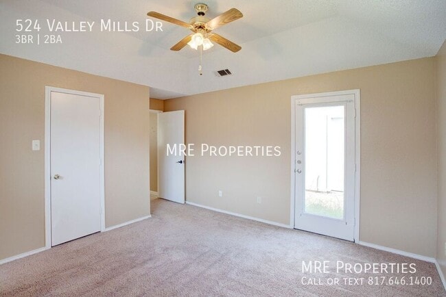 Building Photo - 524 Valley Mills Dr