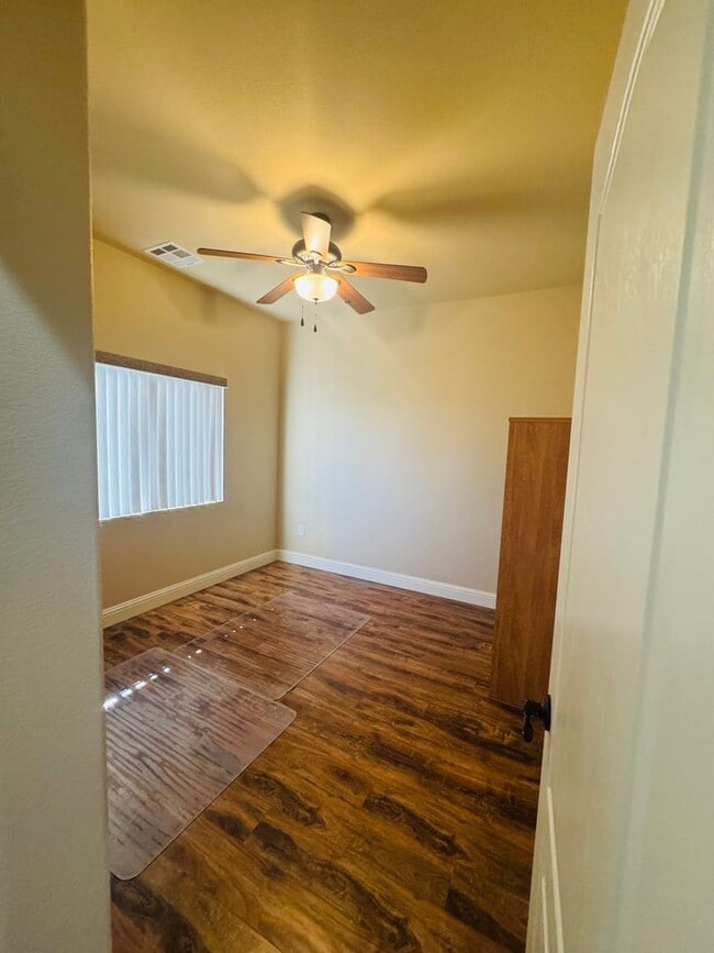 Building Photo - 4-bedroom house for rent in Highlands Ranch!
