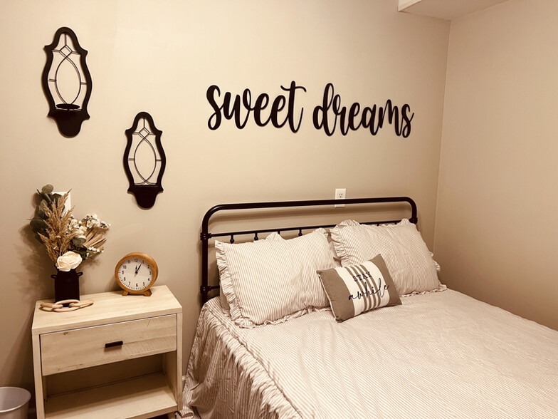 Building Photo - 303 Hill St