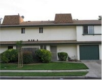 Building Photo - Freshened up. ACCESS TO POOL!