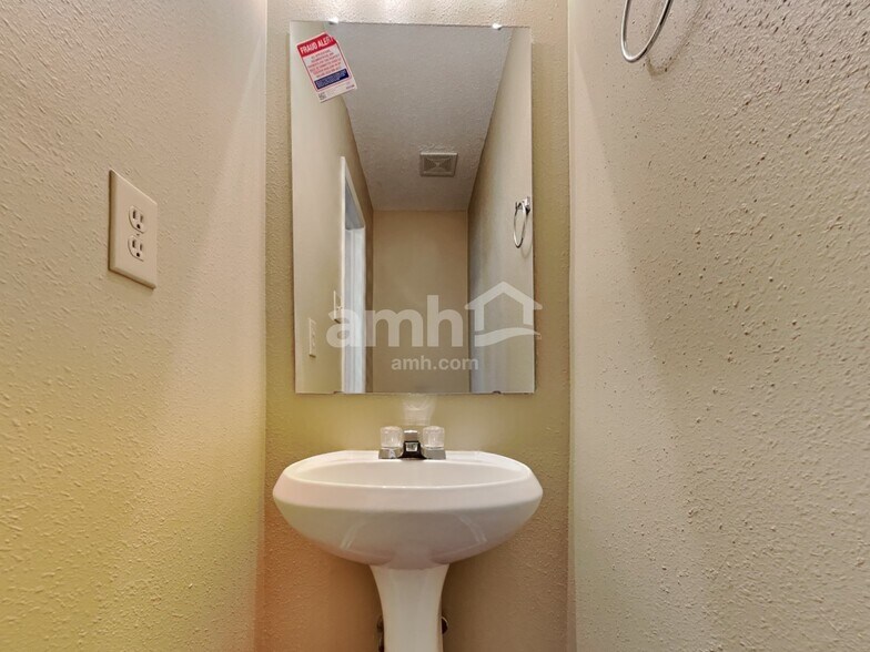 Building Photo - 9104 Cherry Grove Ct