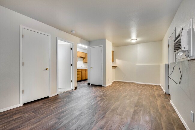 Building Photo - 2203 W Kootenai St