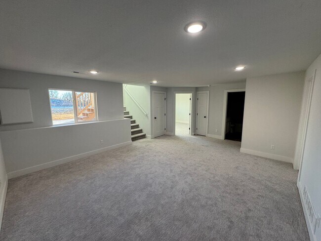 Building Photo - $1,850 - 4 bed 3 bath - Newer Build Duplex *COMING SOON*