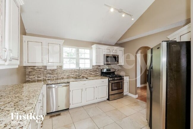 Building Photo - 613 Valley View