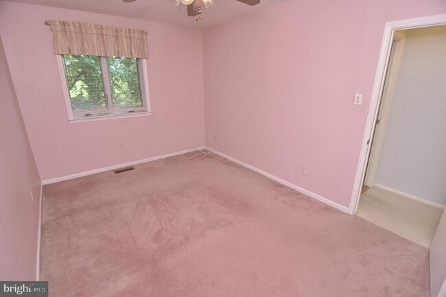 Building Photo - 21 Twin Brooks Dr