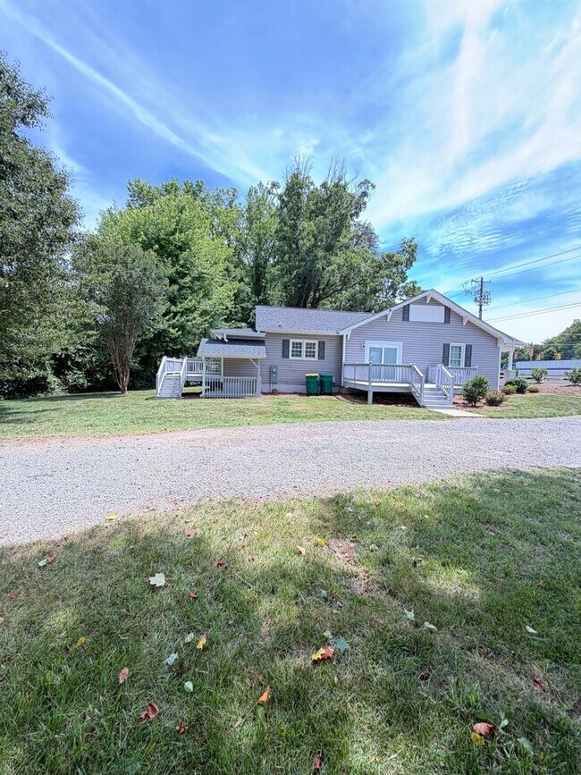 Building Photo - Remodeled House With So Much To Offer