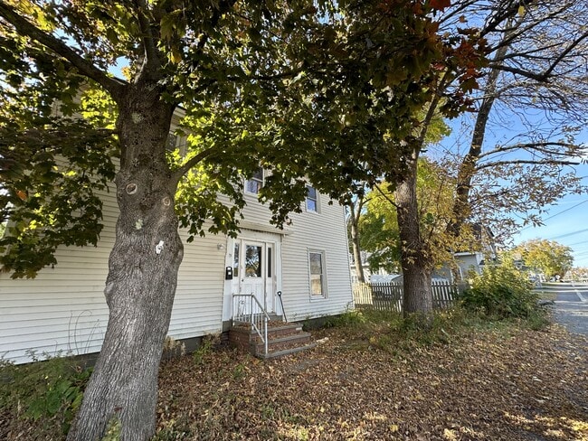 Building Photo - 79 Parker St