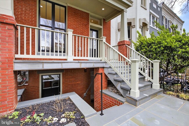 Building Photo - 629 South Carolina Ave SE
