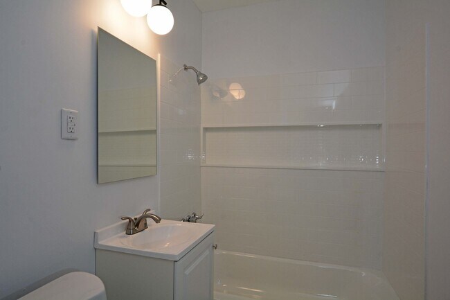 Building Photo - 3024-3024 S 39th Ave