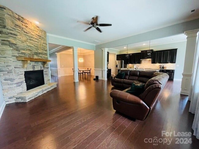 Building Photo - 9006 Blue Ridge Dr