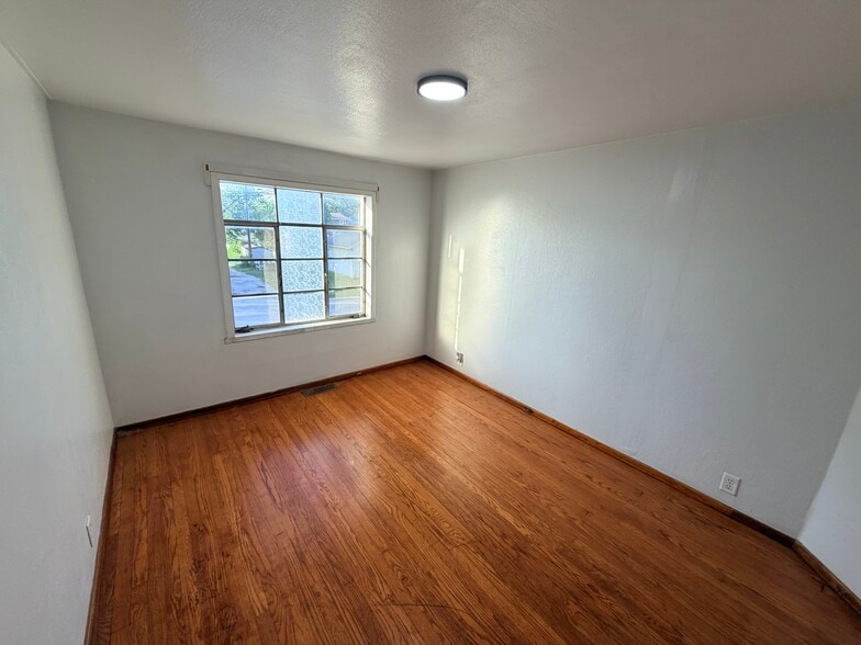 Building Photo - 814 W Highland Ave