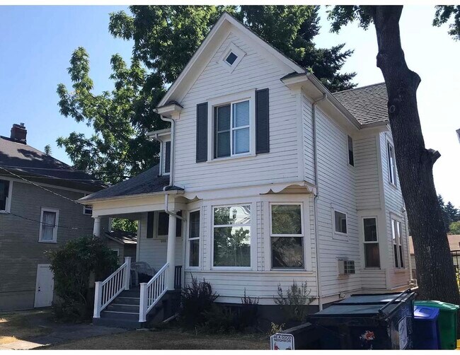 Primary Photo - 2044 SE Ash St