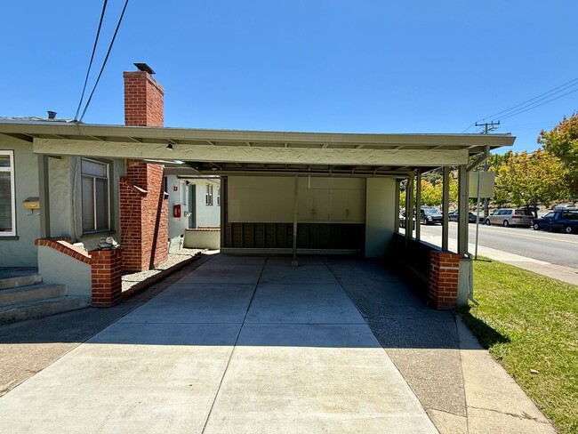 Building Photo - 406 Woodland Ave