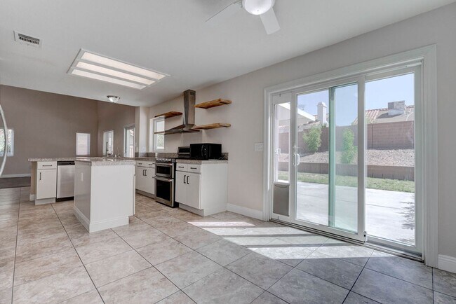 Building Photo - 26 Fantasia Ln