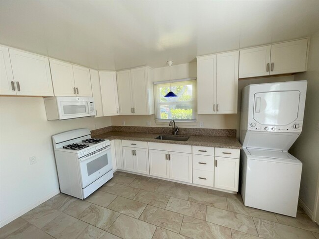 Building Photo - Upgraded Midtown Home with Beautiful Wood ...