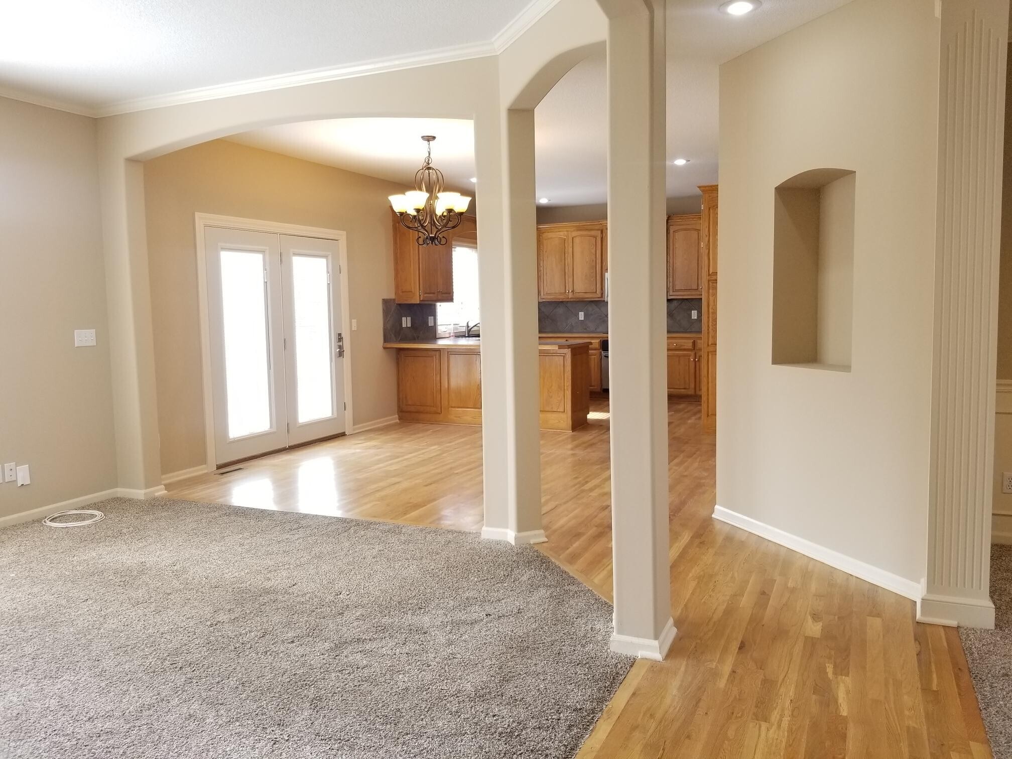 Building Photo - 5701 NE Hidden Meadow Dr