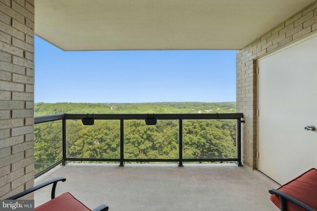 Building Photo - 309 Yoakum Pkwy