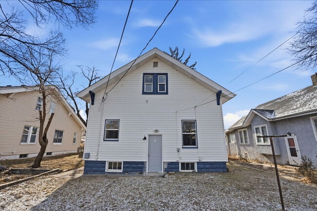 Building Photo - 1117 19th Ave