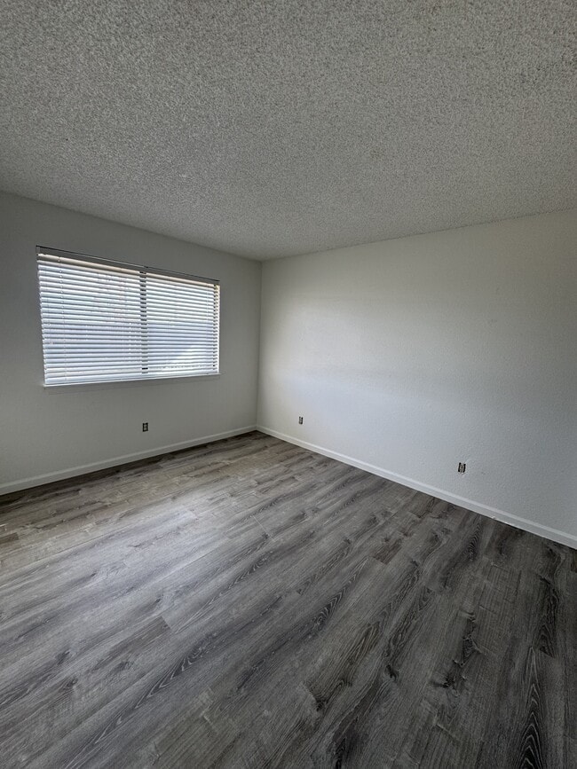 Building Photo - 19660 Neuralia Rd