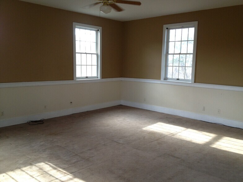 Building Photo - 79 Lower Creek Rd