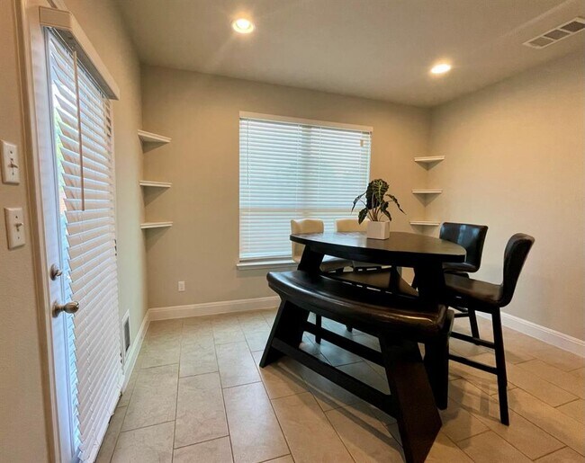 Building Photo - 1036 Chad Lp