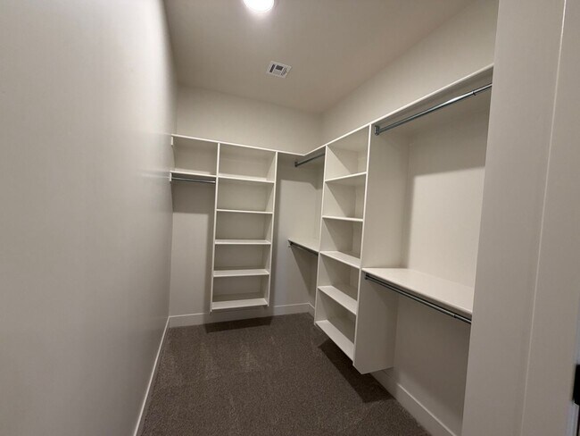 Building Photo - 614 Hemsworth Ln