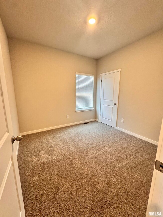 Building Photo - 709 E Bear Dr