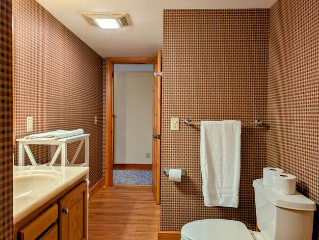 Building Photo - 524 Stornoway Dr