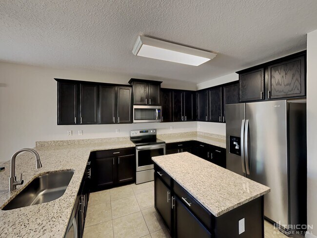 Building Photo - 1617 Tamarind Rd