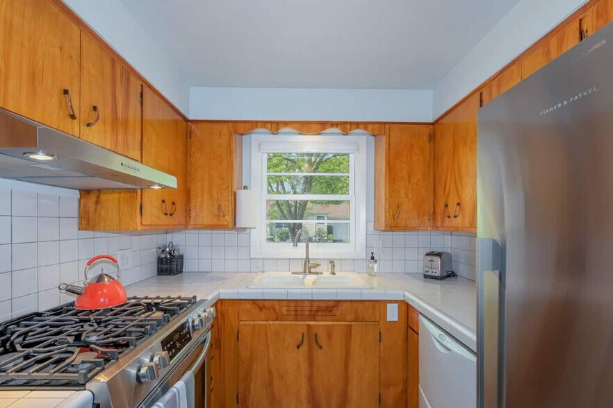 Building Photo - 4401 NW Columbia St