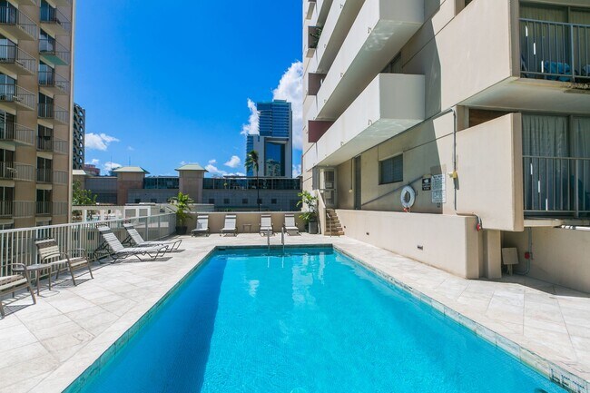 Building Photo - Marine Surf - Studio 1b 1parking! in Waikiki