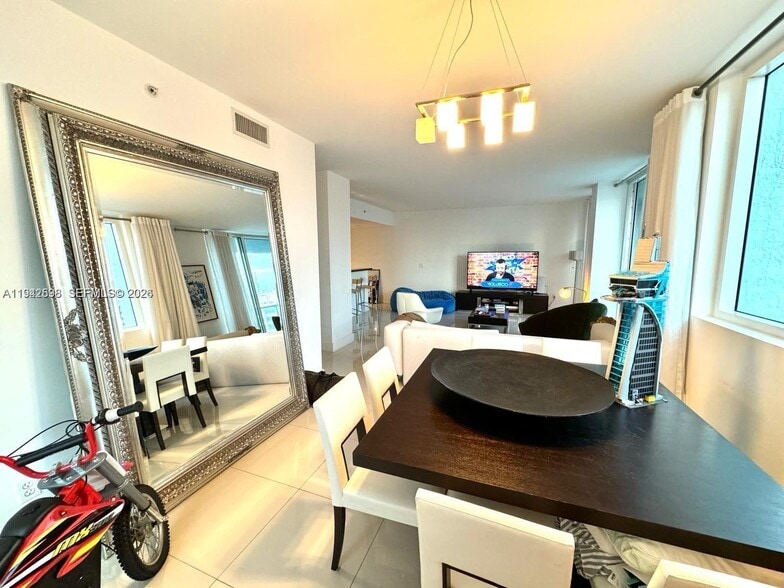 Building Photo - 253 NE 2nd St