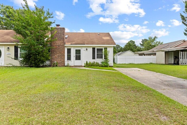 Building Photo - 130-132-132 Pine Crest Dr