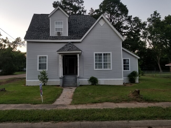 Primary Photo - 202 Henry Ave