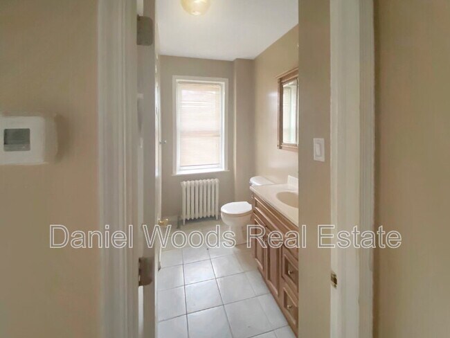 Building Photo - 1614 68th Ave