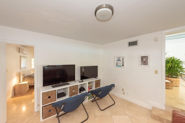 Building Photo - 6205 SW 108th St