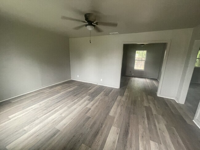 Primary Photo - 3102 Hollywood Ave