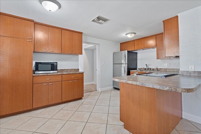 Building Photo - Annual Unfurnished Rental Available - 3 Be...