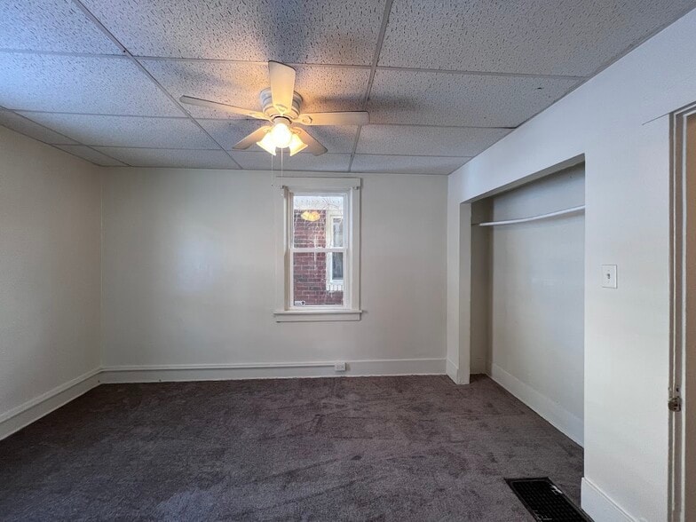 Building Photo - 827 Norwich Ave