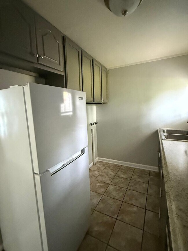 Building Photo - Welcoming 2-bed, 2-bath Home Ready for Move-In