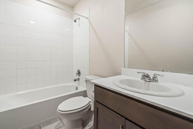 Building Photo - 2120 Tulipwood Dr