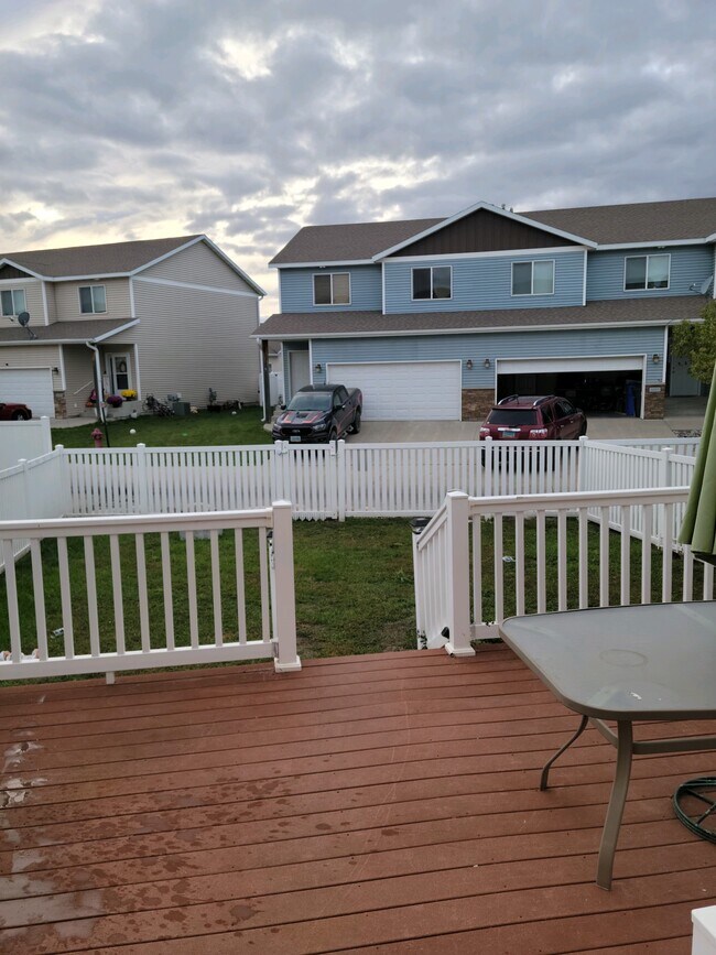 Building Photo - 4241 Estate Dr S