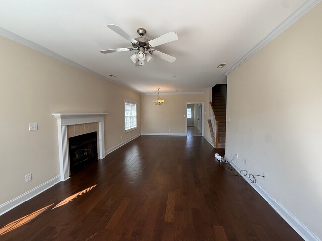 Building Photo - Well-Maintained Home in Convenient Madison Location