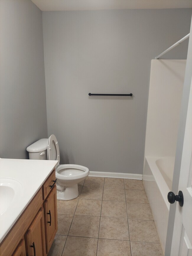 Full Bath - 1438 Vance Rd