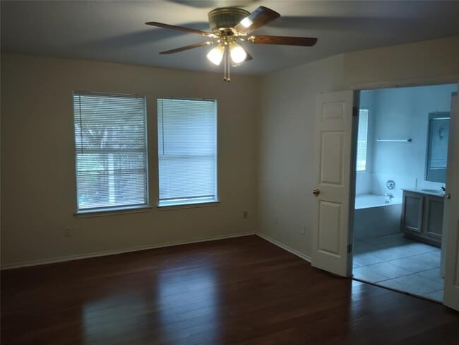 Building Photo - 8608 Devine Ln